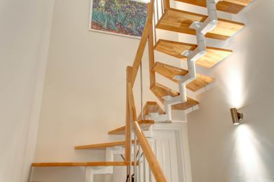 Trappa i hall till andra v&aring;ning