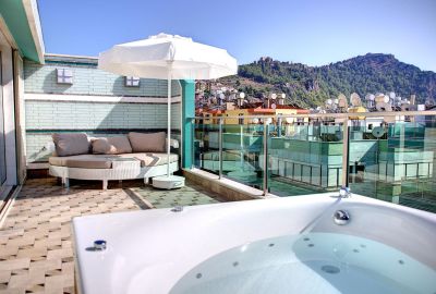 Terrass med jacuzzi
