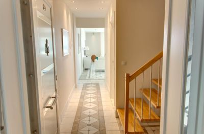 Entr&eacute; och hall