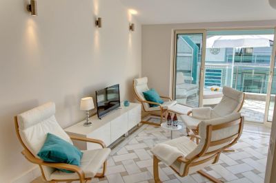 Sovrum och vardagsrum andra v&aring;ning