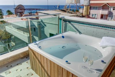 Jacuzzi p&aring; terrass