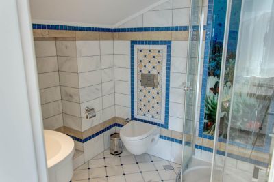 Badrum i andra sovrummet p&aring; v&aring;ning tv&aring;